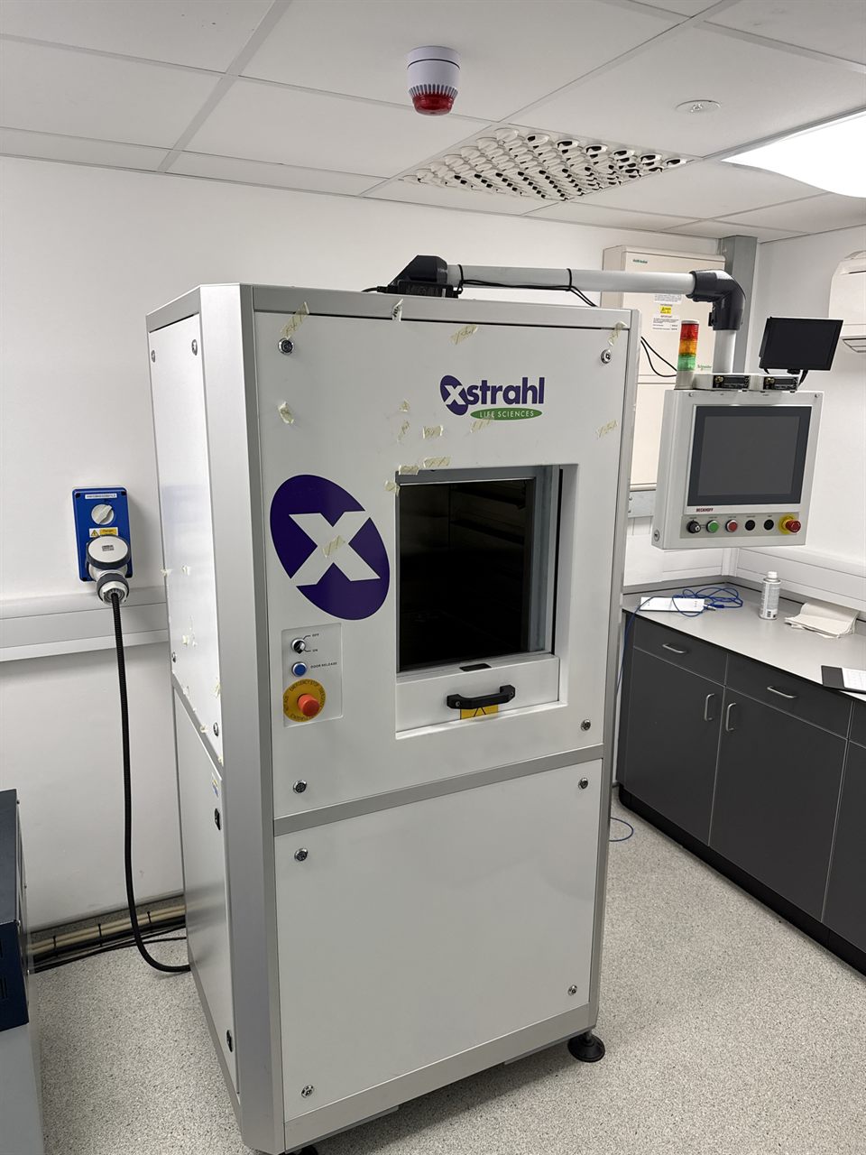 Cabinet X-ray irradiator